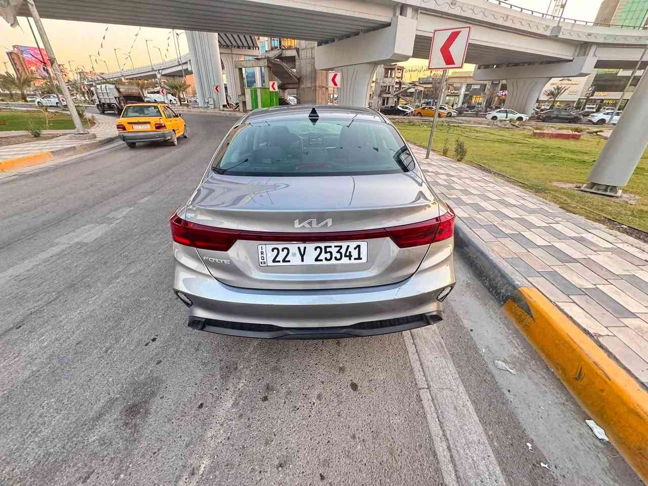 السلام عليكم
كيا فورتي
 موديل 24 دخول جديد
رقم اربيل
محرك الفين دوش
مواصفاتهه 
رادارت اماميه 
مانع انزلاق
مود درايف
مثبت سرعه
قياده ذاتيه
تحديد مسار 
شاشه كار بلي
كامره دوران 
وتخم تاير جديد
الهاتف ***********
مكان السياره بغداد السيديه
