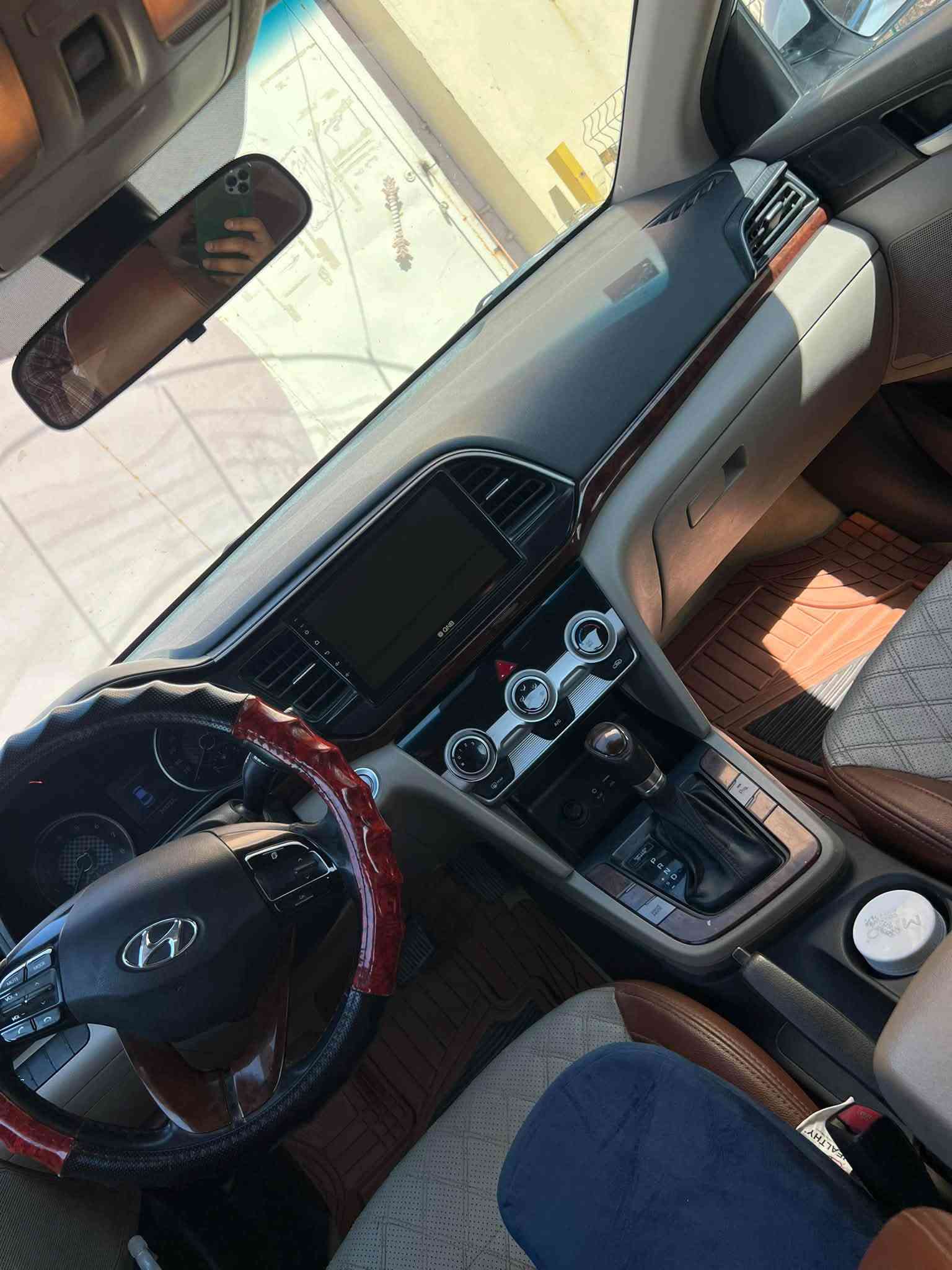 السلام عليكم ورحمةً الله 

سياره النتره 2020 فول مواصفات 

ضررها البنيد فقط  السياره كفاله 
بدون شواصي وجاملغات ولغد 

رقم صاحب السياره ***********
الرجاء عدم مراسلة الصفحه 
السياره معروضه 160
