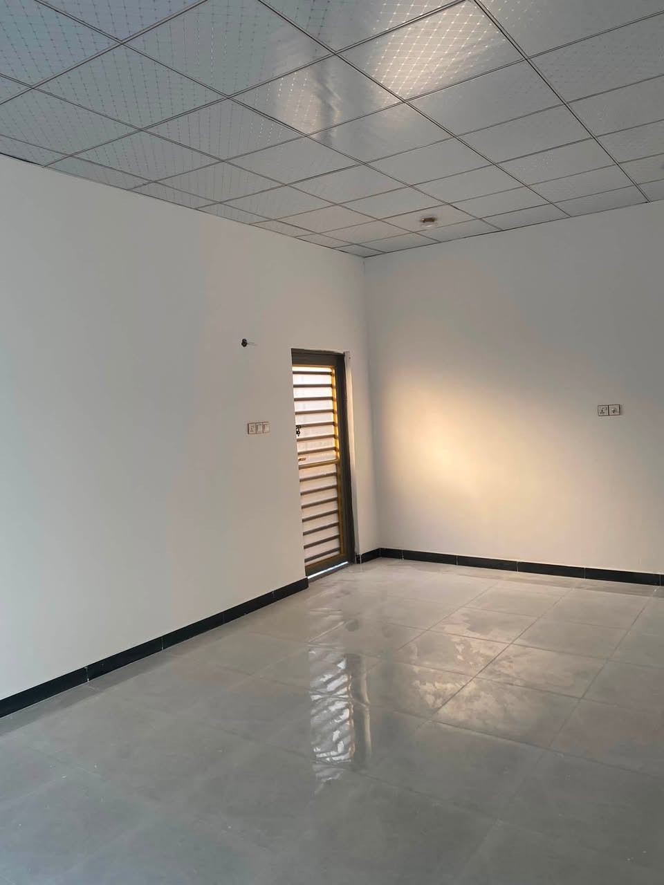 يتوفر دار سكن مساحه 210 متر طابو ملك صرف زراعي الموقع ابو الخصيب العوجه. يبعد ع سايدين العوجه 400 متر متوفر كافة الخدمات السعر 72 وقابل للتفاوض ***********

