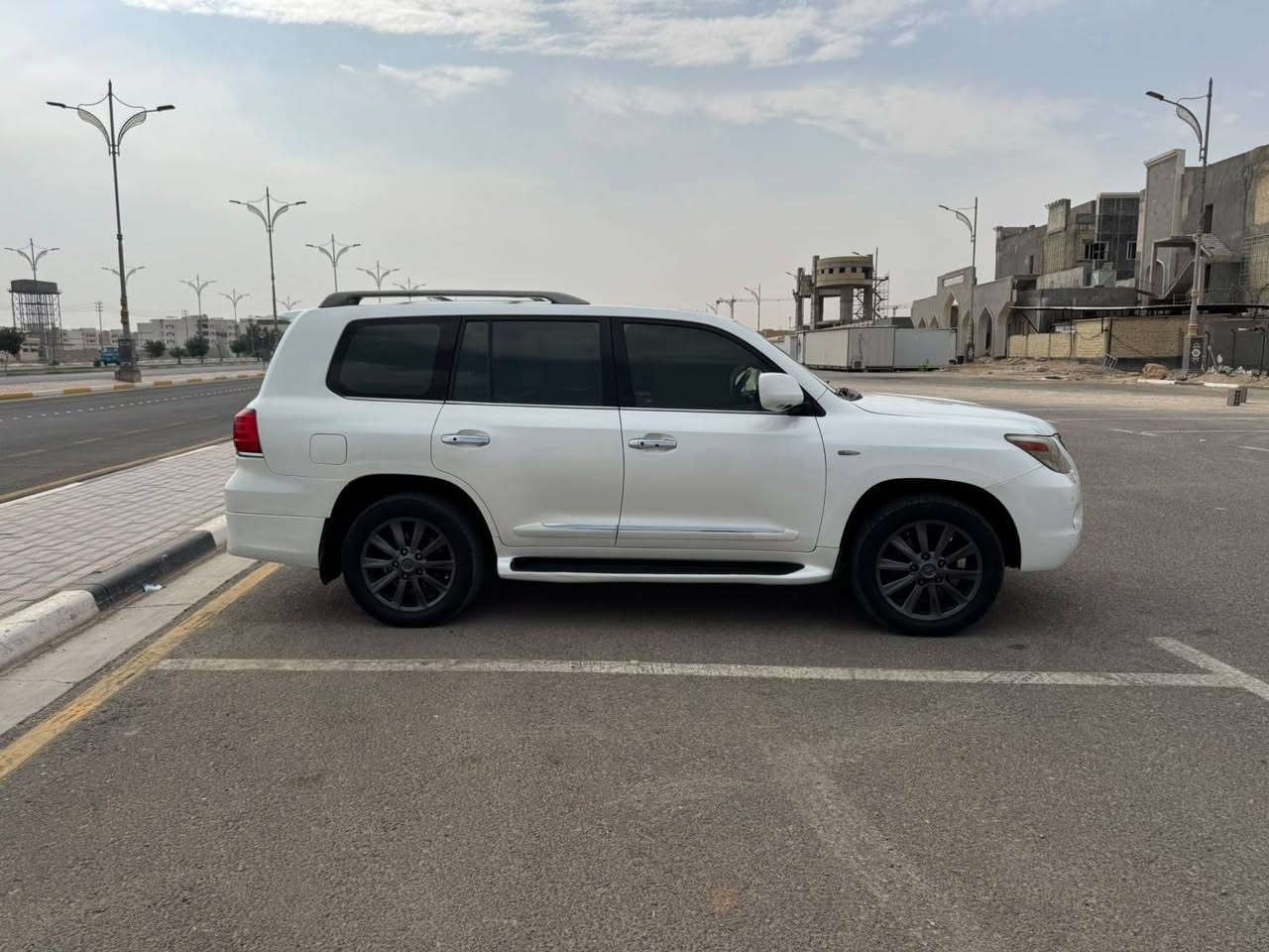 لكزس LX 570 • ٢٠١١ • فول مواصفات