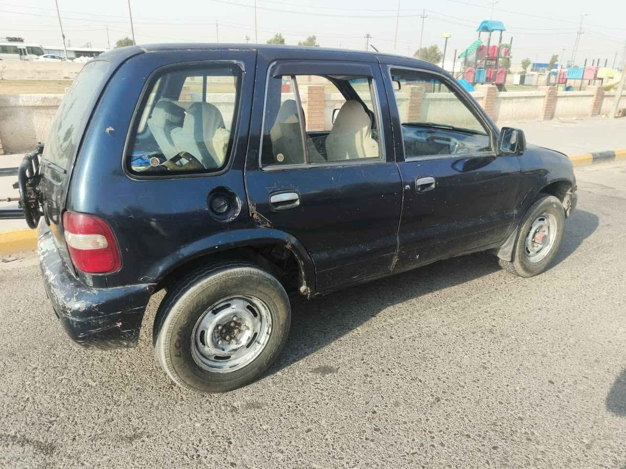 سلام عليكم عندي هاي السياره كيه سبورتج ستيشن اللون اسود كحلي موديل 1994 رقم بغداد وشرط التحويل مباشر ومحوره كير ومحرك  السعر 27  ورقه وبيهة مجال للتواصل ***********

