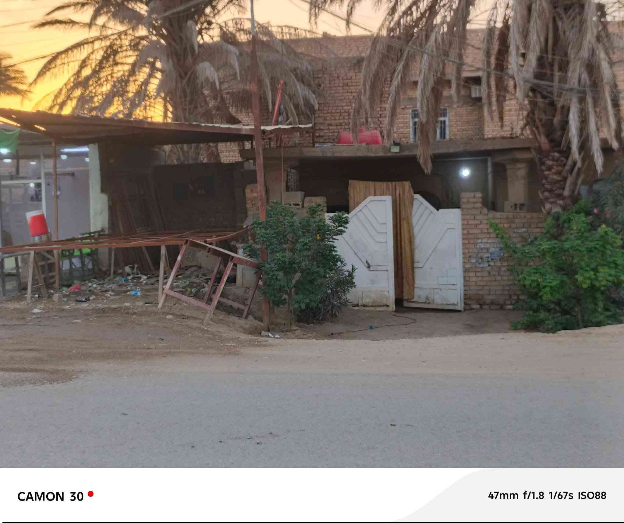 #دار للبيع 🏤 موقع تجاري 🏤 العنوان/ كوت أنوار الصدر/

1_ المساحه الكليه (320) م

2 _مساحه البناء (200) م

3_ بناء قدم سنة (2003)

4_ نزال (16)م / واجهه (20) م 

للستفسار والاتصال / ***********

واتساب /***********
