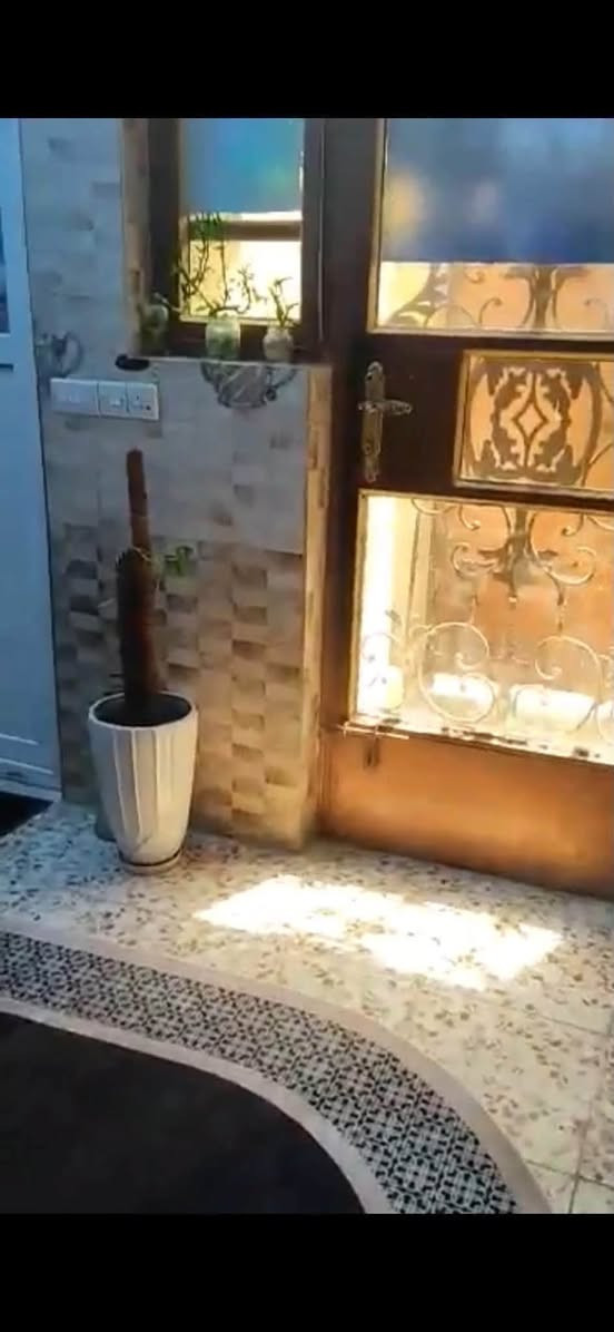 بيت للبيع  طابقين مساحة ٥٠ متر مربع طابو زراعي ملك صرف سند ٢٥
واجهه ٨ نزال ٦.٥ بناء ٢٠١٧  السعر ٧٥ مليون وبي مجال

طابقين يحتوي على مدخلين استقبال ومطبخ وحولي وغرفة نوم في الطابق الثاني وصحيات العنوان الشرطة الخامسة  قرب جامع الجميلي  اول بيت في مدخل شارع الجميلي  

علما المنطقة مخدومة من قبل الدوله مجاري وماء وكهرباء وانترنيت ظوئي وقريب من البيت كامل البنيه التحتيه مدارس وافران  وأسواق وكل المستلزمات  ومعاملة البيت كامله في وحده الرشيد ومرقم من قبل امانه بغداد والبلديه  

للاستفسار *********** واتساب  24 ساعة فعال مع صاحب الدار  شخصيا
