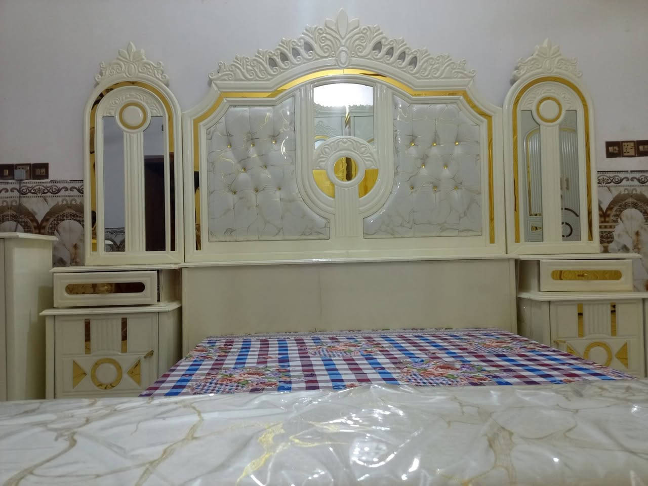 غرفه البيع اصلي ومناسب و الشراي بي خير و يدلل الاتصال على هذا الرقم*********** واتساب او اتصال
