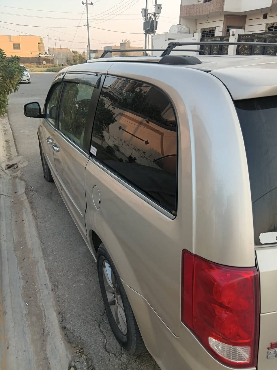 السلام عليكم دوج كرفان موديل ٢٠١٤مواصفات جام كهرباء سته بوب كهرباء قبق جنطه كهرباء تبريد ٣قطع كشنات جلد رقم بغداد بسمي السعر ١٣٠ للاستفسار ***********
