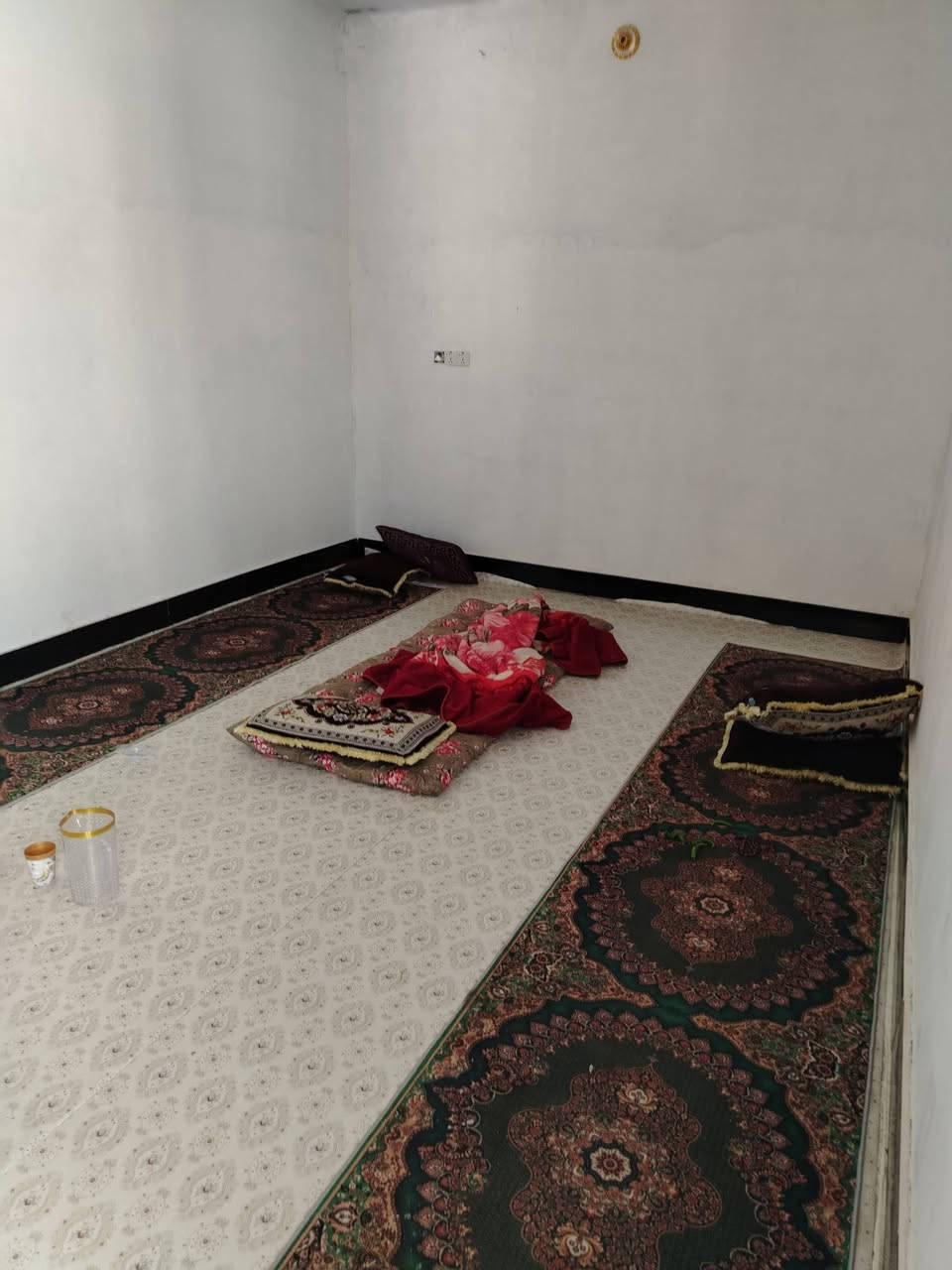 السلام عليكم دار للبيع مساحه 190 وكان حي النداء للاتصال ***********
