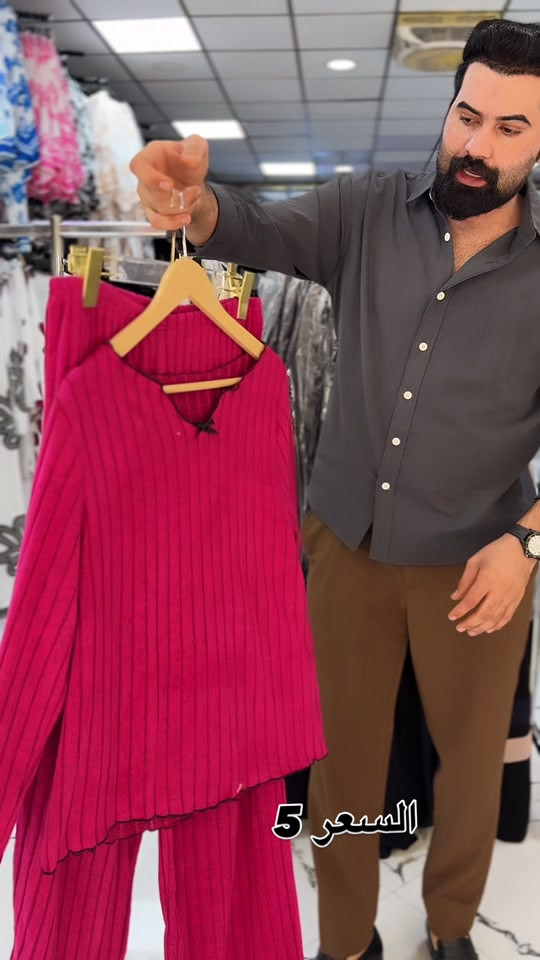 ملابس • للبيع • موضح بالصور