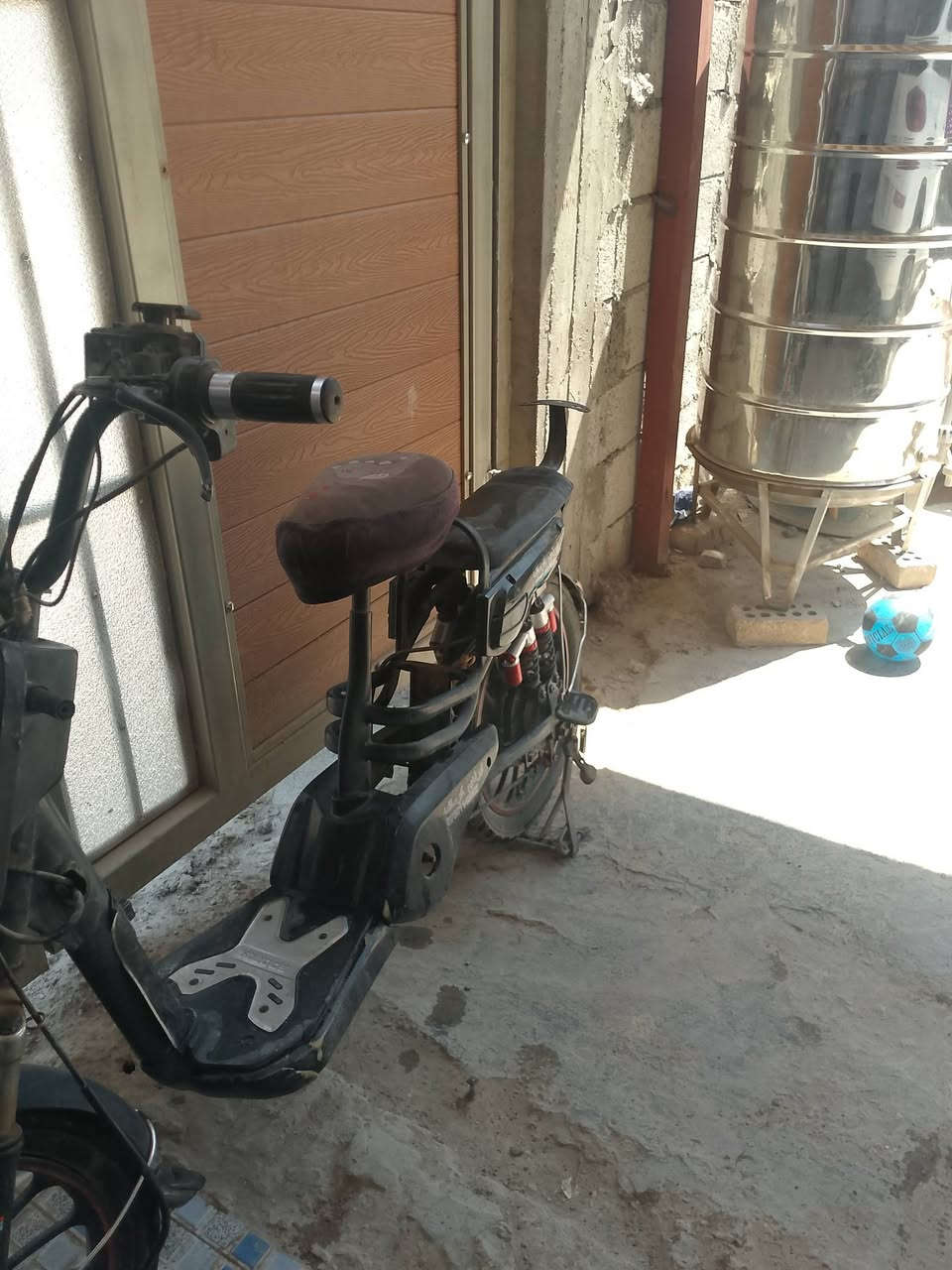 السلام عليكم
بايسكل شحن يحتاجله بس
 بطاريات وشاحنه بس اليعدل عليه يأخذه سرعته 99 . 
سعره 100 وبيه مجال 
الرقم. ***********
العنوان.بابل /اجبله/حي الرساله /قرب شارع ثائر رنو/

                      .والسلام.
