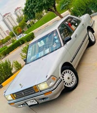 كراون صالون • ١٩٩٠ • اوتوماتيك