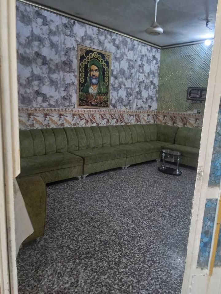 بيت في رئاسه العبيدي قرب شارع جامع الامام علي مساحه 150 زراعي مكاتبه يوجد مجاري رئيسيه ان شاء الله داخل التبليط السعر 62 وبي مجال واتساب *********** بغداد, العراق
