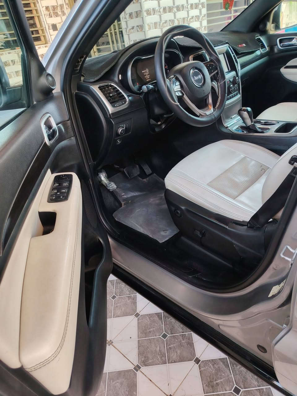 البيع جيب موديل 18 رقم بغداد هزه جديده بصمه تشغيل طفاء ذاتي كشن كهرباء مكينه 3600 ماشيه 104 سياره حدثها بل منشور بيهه بابين كلير بدون بارد مكاني بابل *********** مراوس شعندك نزل
