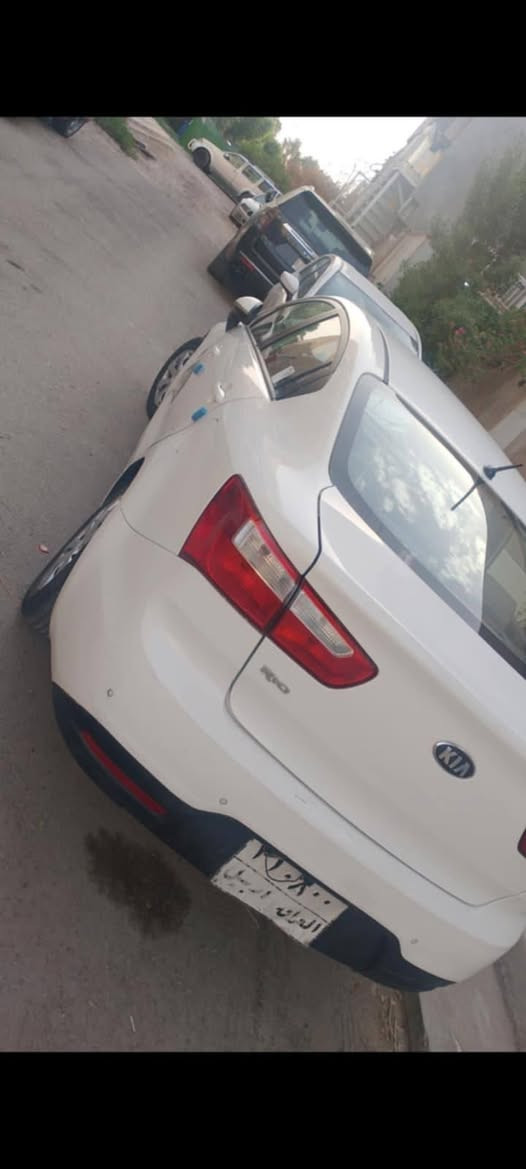 كيا ريو ٢٠١٣ بيها قطعه صبغ ماشيه ١١٥ مري شفط محرك ١٦٠٠ شاشه محرك وكير مكفول  السعر ٧٥ بيها مجال مكان سياره زيونه ***********
