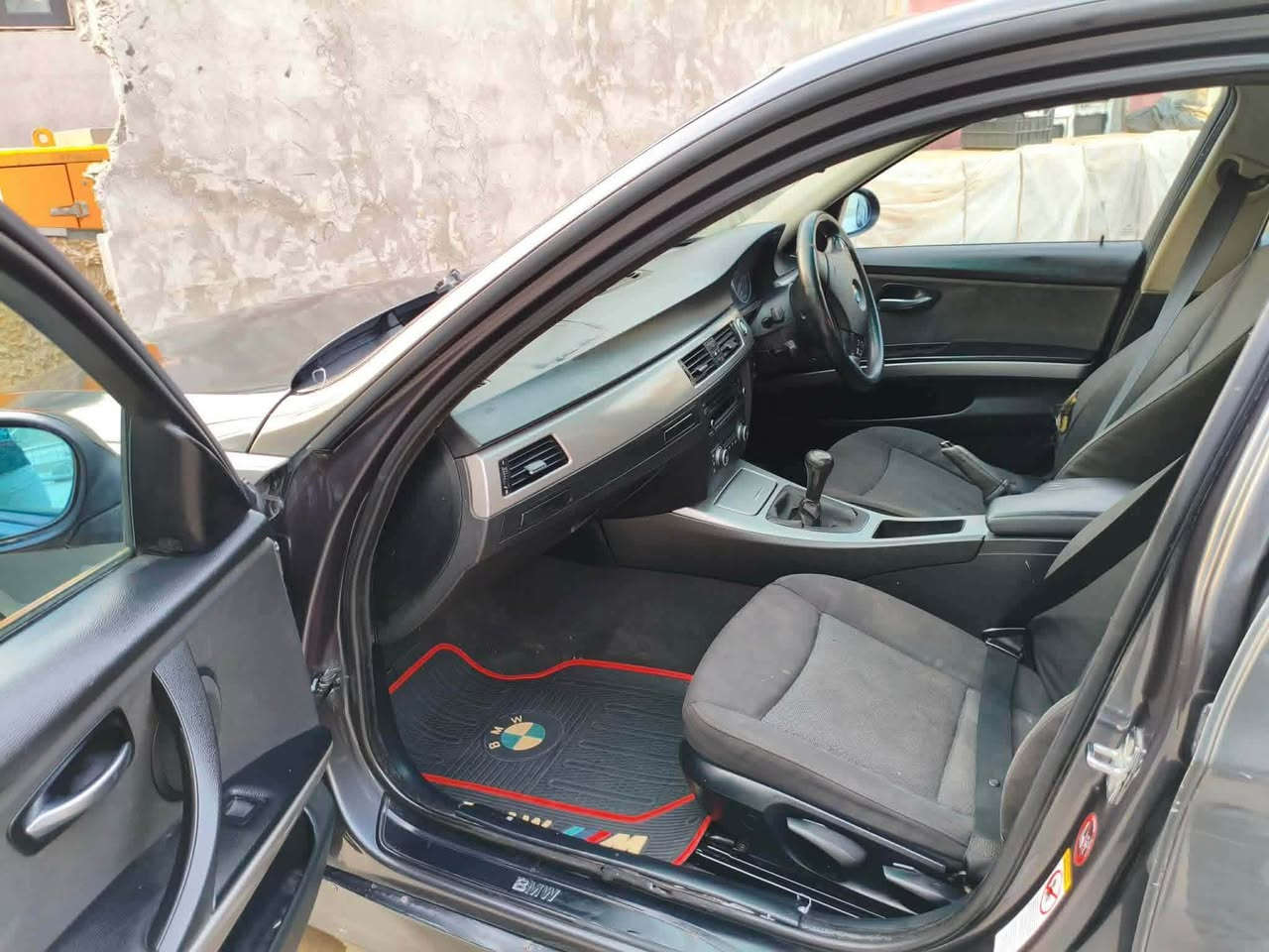 ئەوروپی سوکان عەکس BMW e90 مۆدێل 2005چوارپستۆنی بەنزین  شەش گێر.  بەسمە .  تەبریت کارەبای گێچ هەموی ئیش دەکات .   . بەنزین کەم دەخوات  سعری 35  و مەعمەلە گۆڕینەوەش دەکەم بەسایەرەیک بە دڵم بێت . تکایە ئەگەر مشتەری نیت نامە مەنێرە 
*********** دخان, السليمانية
