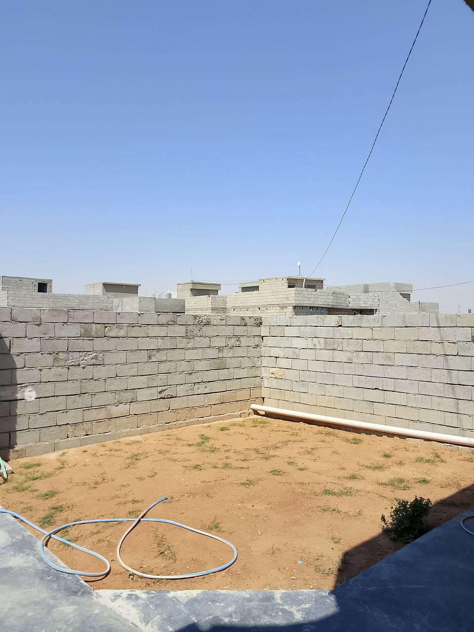 دار للبيع حي الأطباء التقطيع الجديد الفرع الثاني الرئيسي 200متر بناء حديث استقبال ومطبخ وغرفتين نوم  السعر44،باقي التفاصيل الاتصال على الرقم***********
