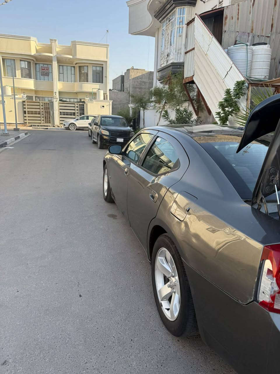 جارجر 2009 بغداد كفاله من الضربه وصبغ بيها طخه خفيه يم البكلايت موضحه بصوره السعر 105 مكان البصره الزبير 
***********

