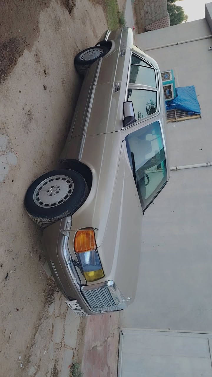 سلام عليكم للبيع او مراوسه سياره مارسيدس@ كير محرك بطه 3000 رقم بغداد بسمي تبريد بس يريد غاز سعر 55 اوبي مجال رقم ***********
