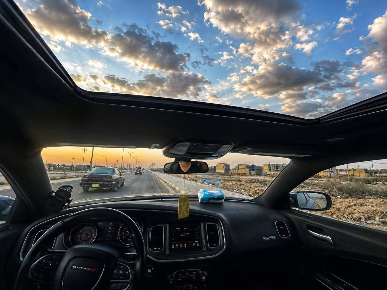 السلام عليكم 
جارجر موديل 2020  مواصفات sxt بلص ماشيه ٧٠ الف السياره كفاله عامه من الصبغ والتبديل بدون حادث فقط بارد بسيط بالجاملغ الخلفي السعر 230 وبيها مجال مكانها بالديوانية   ***********
