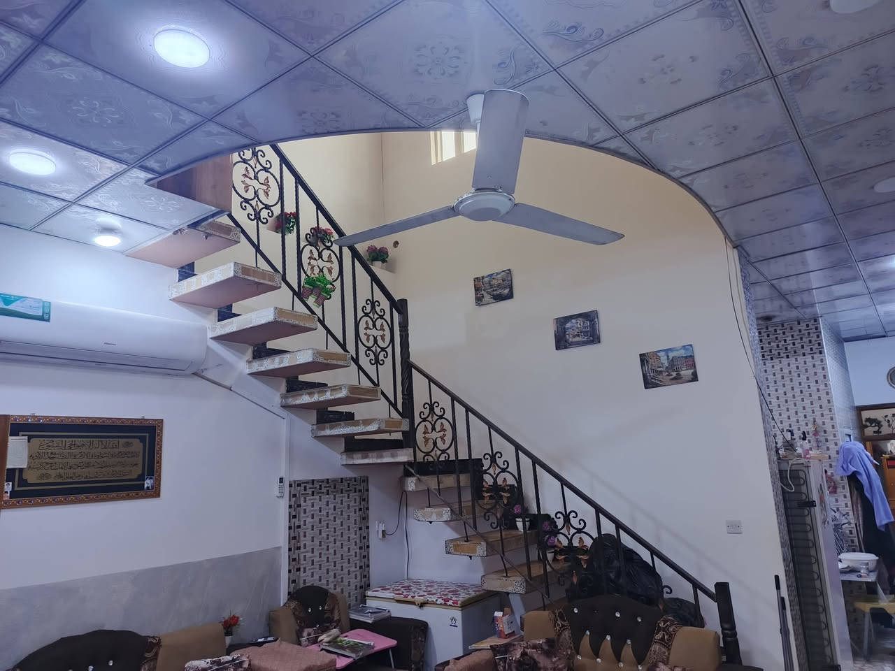 السلام عليكم 
دار للبيع ١٠٠ م حي الشهداء على ساحة خلف انشائية الدجيلي 
طابق واحد بناء جناي درجة أولى للاستفسار الاتصال ***********
