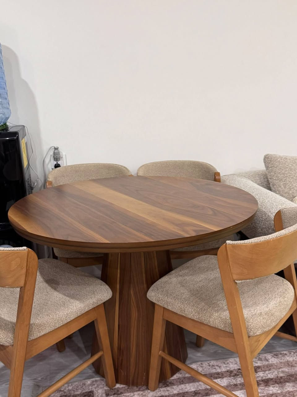 طخم ميز للبيع سعر ٤٥٠ الف ويه توصيل مجاني داخل كركوك
***********
