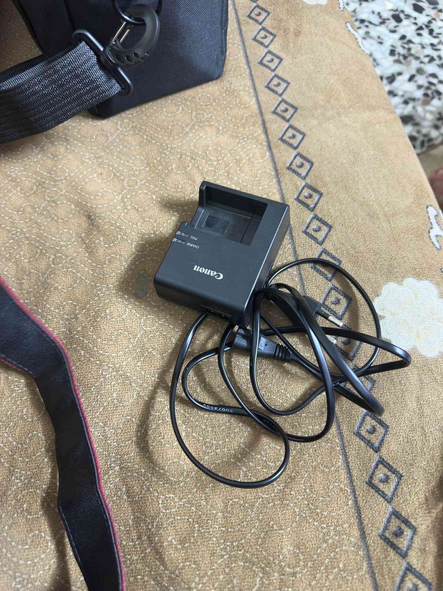 كاميرا كانون 800D نضيفة و وياهة جنطة و شاحنة و رام 32 جيجابايت
السعر 400
للاستفسار ***********
المكان بغداد الرصافة الثانية الامين الثانية
