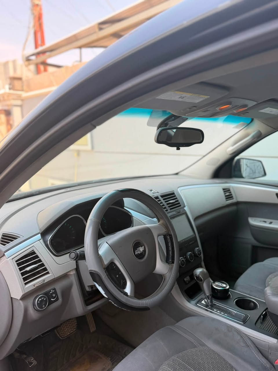 للبيع: شيفروليه ترافرس (Chevrolet Traverse)
نضيفة وسعره مناسب
• النوع: شيفروليه ترافرس 
• الموديل: 2011
• اللون: رمادي غامق.
• المحرك: 6 سلندر .
• الأرقام: بغداد تحويل ثاني يومي
• اخوان سيارة نظيفة 
• تحكم ستيرن كامل
شاشة أندرويد كبيرة، كاميرا خلفية.
• تبريد: ثلاث قطع - تحكم منفصل
         • سيارة ماشية ٢٠٠ الف
         • صبغ جاملغ خلفي طرف سايق فقط
         • والباقي كفالة محرك كير كهربائيات.
        • بيه طخه خفيفة بالجاملغ بالهلال 
        •والباب ايضاً طرف سايق موضحة بالصور
 مكان سيارة: تكريت
 السعر:92$ وبيه مجال
للتواصل: ***********
