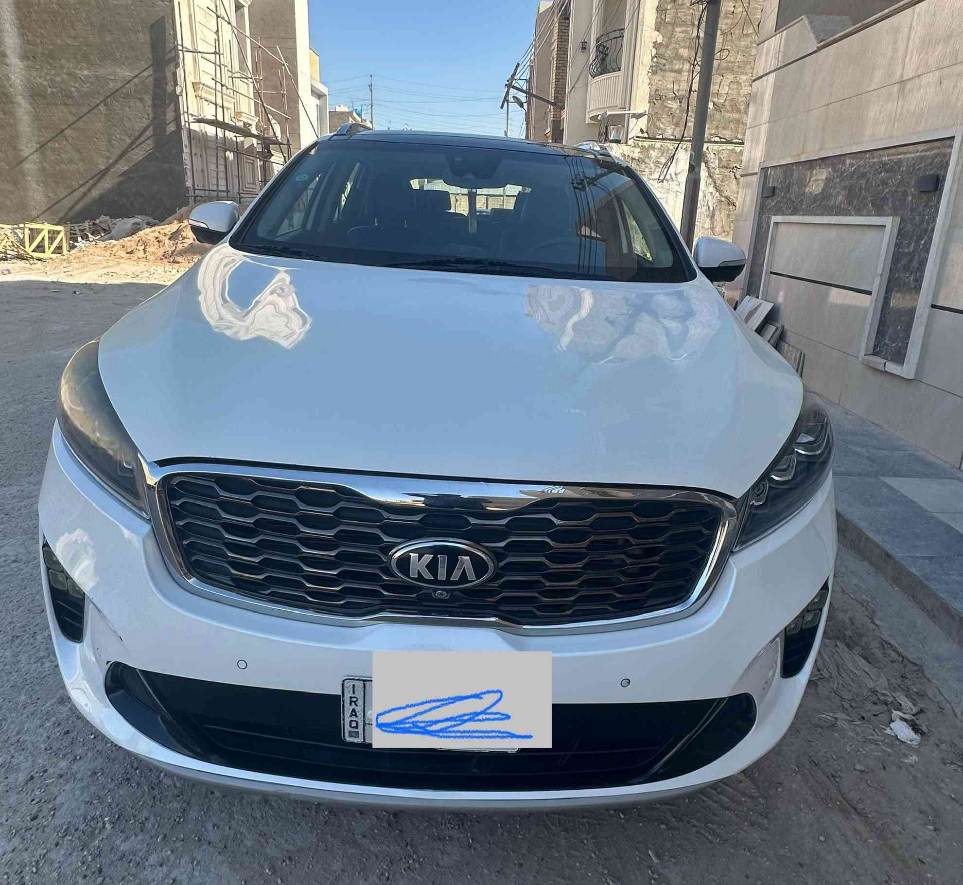 سورنتو ٢٠١٩ وارد امريكي رقم بغداد بأسمي 
• محرك 6 سلندر سعة ٣٣٠٠
• فتحة سقف بانوراما
• إضاءة Full LED أمامية وخلفية وتتحرك مع الستيرن.
• ويل كب قياس 19 
• صندوق خلفي كهربائي
• مرايا جانبية اشارات شفط 

• مقاعد جلد فاخر تدفئة وتبريد للمقاعد الأمامية.
• ذاكرة وضعية مقعد السائق (Memory Seat).
+ تدفئة الستيرن.
• شاشة لمس 8 إنش تدعم Apple CarPlay و Android Auto.

• شاحن لاسلكي للهواتف.
ثلاث قطع تبريد 
• كاميرات 360 درجة 
• رادار النقاط العمياء (BSD).
• رادار المحافظة على المسار (LKA).
• رادار تثبيت السرعة التفاعلي (Smart Cruise Control).
• نظام كبح الطوارئ التلقائي مانع الاصطدام.
• حساسات ركن أمامي وخلفي.
فول مواصفات يعني 
الضرر جاملغ ايسر مقدمة البنيد مصلح وايرباك ستيرن 
للاستفسار مراسلة واتساب 
***********
