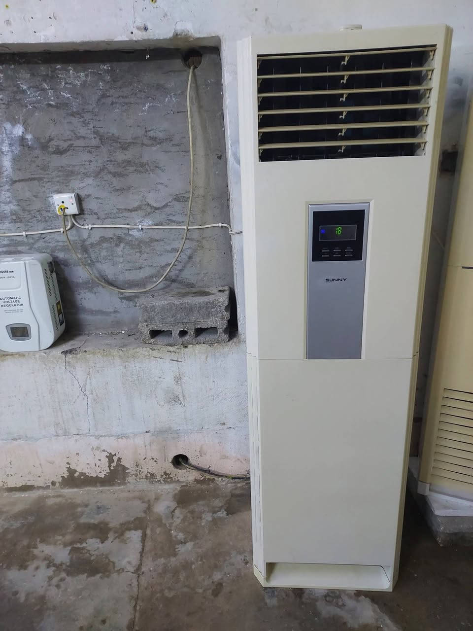 سبلت كنتوري ٣طن سنكل ماطور بلادي شركه شرط شغل وتبريد 
عنوان سوك حديثه خلف جامع عبدالرحيم معرض مصطفى 
سعر قفل 550 سعر سبلت اتصال ***********
