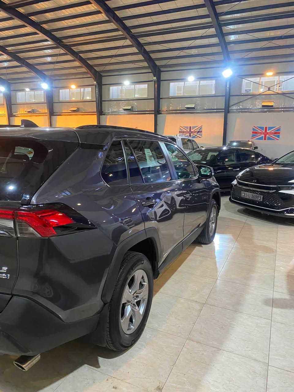 Rav4 Hybrid XLE 2023
مۆسەفات بەسمە سڵاید دەبڵ ئەکسل 

کوشین کارەبا سندوق جەگ ٥٣مایل چوە 

بیناو گرت بی ئیرابگ تەقین 

***********
