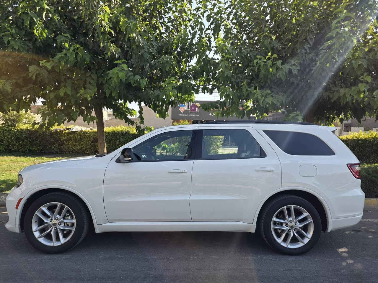 السلام عليكم اخوان 
Dodge Durango GT Plus 2023 

دوج دورينكو موديل ٢٠٢٣ للبيع مواصفات فول فول بس بدون دبل اكسل ماشية ٤٤٠٠٠ ميل 
 سلايد ، ٧ راكب ، كشن خزن ، كشنات امامية تدفئة و تبريد و سكان هيتر، كشنات خلفية تدفئة ، مراية هيتر ، رادارات امامية و خلفية و جانب ، صندوق شفط. سيارة بدون حادث بدون صبغ و بدون تعديل كلشي بشرط كير محرك و كهربائية و تايرات تويو ياباني جديد .
سعر ٣٥٥ ورقة و بيها مجال للشراي.
رقم تلفون/ *********** مكاني اربيل و تحياتي للجميع.
