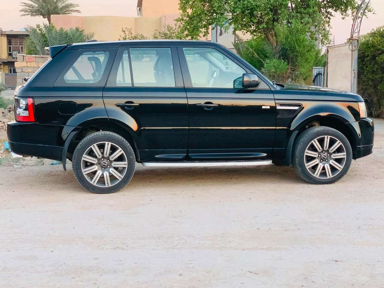 رانج روفر 2010 مكفوله بس الدعاميات فول مواصفات واحد ؏ واحد محرك العادي مغلفه نايلون تبريد ثلج كير محرك خير من الله بسمي السعر 120 وبيها مجال الرقم ***********
