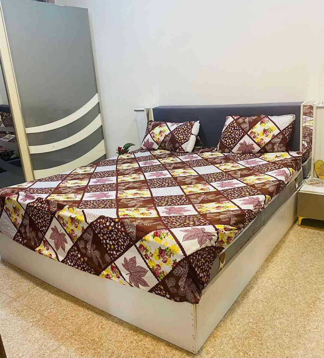 غرفه نوم للبيع للاستفسار واتساب ***********
