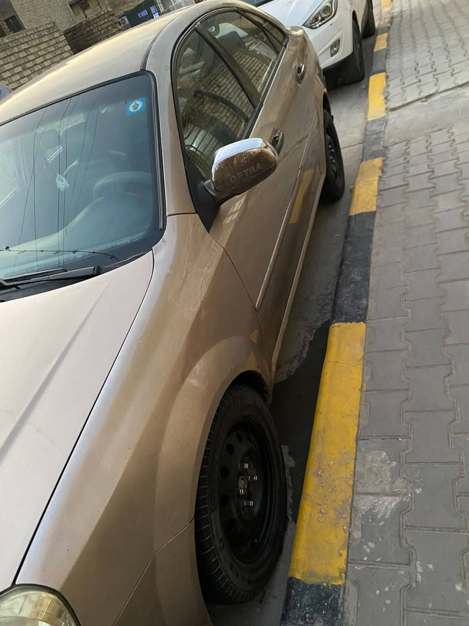 السلام عليكم سوزوكي فورنزا موديل 2007 وارد امريكي  سياره خير من الله سونار مرفق وياه الصور الباب الخلفي الايمن بي ضربه محرك كير خير من الله السعر 56 وبيها مجال  المكان بغداد الأمين الثانيه الرقم ***********
