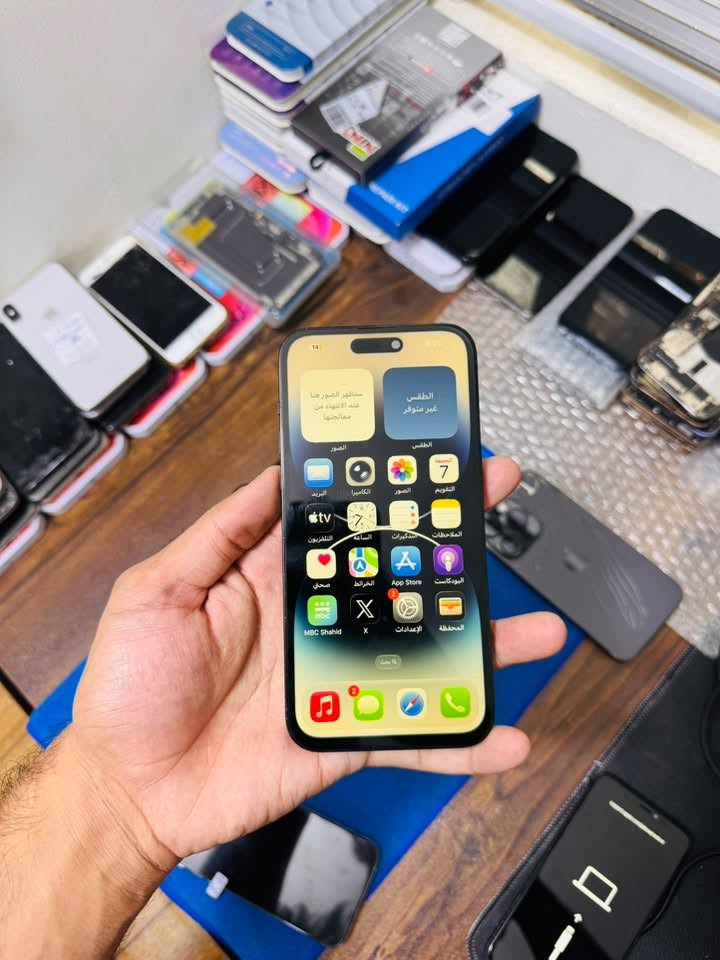 ايفون 14 برو ماكس ذاكره 128 بطاريه 75 مبدل شاشه ومكسور ضهر كلشي شغال بصمه اتصال انترنت 

سعره 385 الف قفل من لاخير 

لاستفسار واتساب فقط مكاني الغزاليه 
***********

نص مكتوب في الصور:
- 9:36 14 حالة البطارية والشحن رسالة مهمة حول البطارية غير قادر على التحقق من أن هذا الـ iPhone يحتوي على بطارية أصلية من Apple. قد لا تكون التفاصيل الواردة من هذه البطارية دقيقة. لمعرفة المزيد الحد الأقصى للقدرة 75% هذا قياس لقدرة البطارية مقارنة بقدرتها عندما كانت جديدة. قد تتسبب القدرة المنخفضة بتقليل ساعات الاستخدام بين عملية الشحن والأخرى. أقصى قدرة للأداء الـ iPhone غير قادر على تحديد عمر البطارية. شحن البطارية المحسن للحد من استنزاف عمر البطارية، يتعلم الـ iPhone من عادات الشحن اليومية، بحيث ينتظر ولا يتجاوز 80% حتى يحين موعد حاجتك إلى استخدامه.
- 9:36 14 القطع والخدمة تجمع Apple سجل تاريخ القطع والخدمة، وهذا السجل يعرض معلومات عن هذا الـ iPhone وحالته وتفاصيل إصلاحه. معرفة المزيد... يتوفر تكوين الشاشة تم اكتشاف شاشة جديدة. يرجى إعادة التشغيل لتكوين الشاشة الجديدة لهذا الـ iPhone. معرفة المزيد... إعادة التشغيل والانتهاء من الإصلاح يحتاج iPhone أن يكون مستوى شحن البطارية 20% على الأقل لإتمام الإصلاح. سجل تاريخ الخدمة البطارية غير معروف