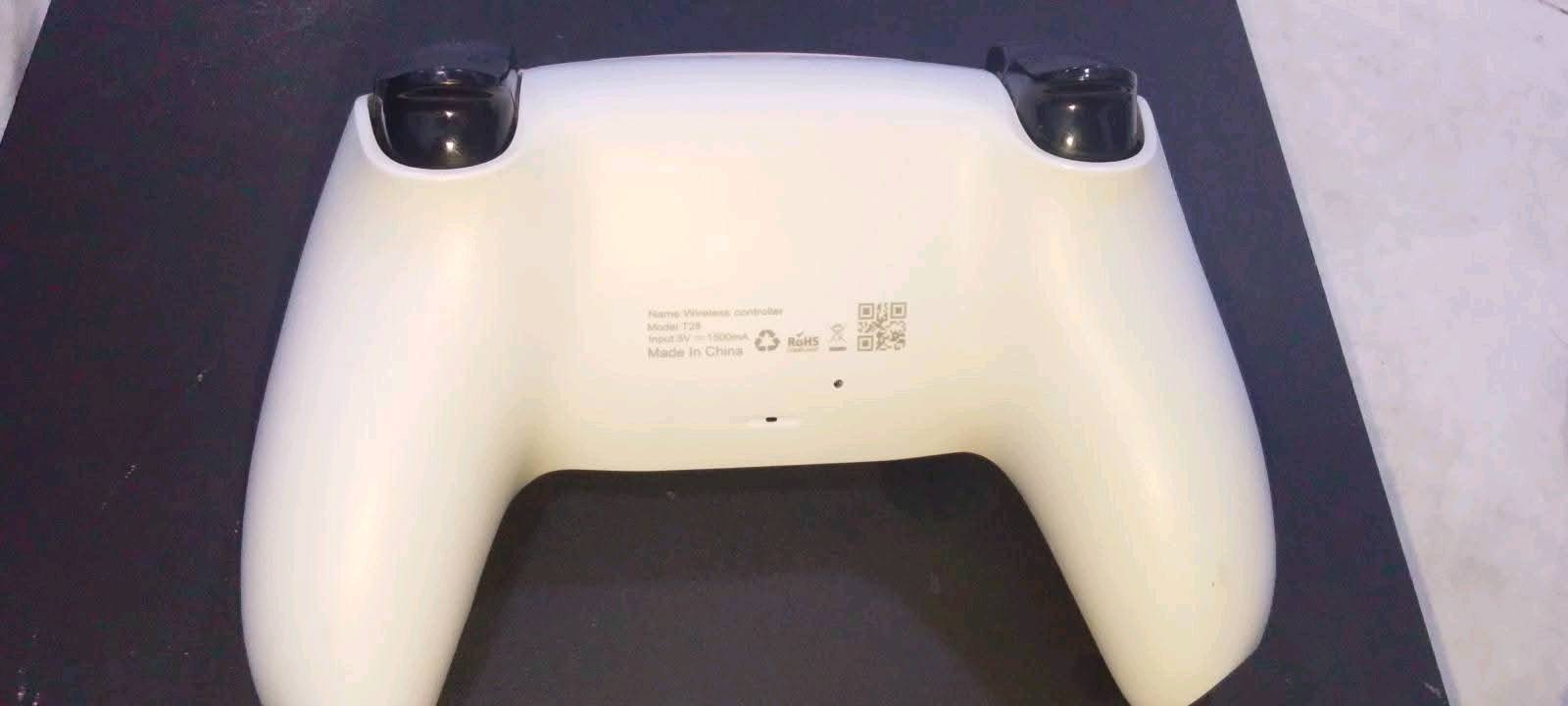 سلام عليكم  عندي بلايستيشن 4 سليم 🎮
1. مع كامل ملحقاته 🔌 
2. جوستك شبيه البلايستيشن 5 🎮
3. بالاضافه الى يو بي اس من شركة POWER MAX ECO الألمانية 🇩🇪 
4. السعر 200 وبيه مجال   
للتواصل او الاستفسار عبر هذه الرقم *********** واتساب 
أو تواصل وياي عن طريق الصفحه