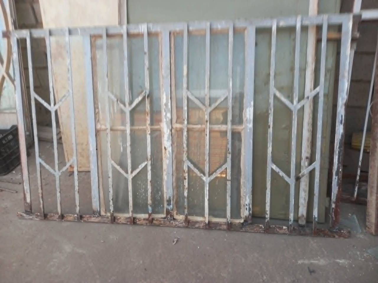 بوب مع شبابيك حديد للبيع
المقداديه شهربان 
ا***********
