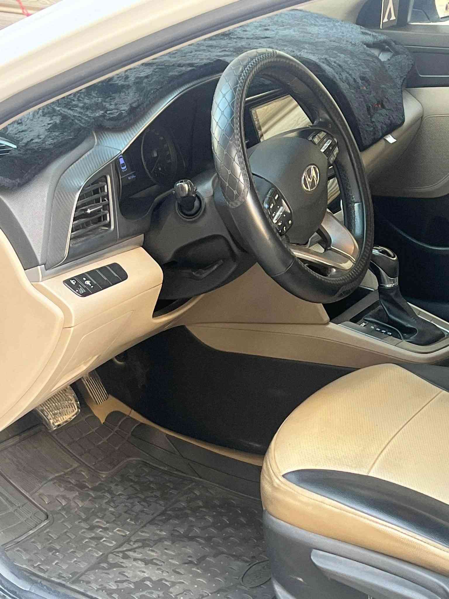 السلام عليكم جمعة مباركة
الحلال للبيع 
النترا خليجي موديل 2020 فول مواصفات 
فتحة سقف 
اشاير مري 
تحكمات ستيرن 
تبريد ثلج منظومة جديدة
السيارة ادامتها كله بالشركة 
منظومة بلوجكتر عالي ناصي جديد 
تغليف جلد الداخل كله يعني البلادي ماطاخة تراب 
بيها رصعة بالجاملغ الايمن الخلفي السيارة تعجبك تاخذها سونار ياله تحكم عليها 
السعر 155 وبيها مجال 
للاتصال واتساب فقط العنوان بغداد الحرية 
الهاتف  ***********
تجي تشوف تكلبها وتاخذ سونار تعجبك بيك خير وتدلل  وماختلف وياك بالسعر ‬
