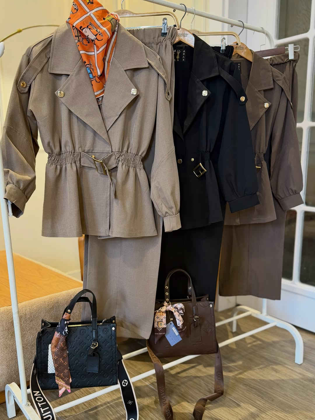 new collection set ✨🍁🍂🐎🏇🍁

شوفولي جمال السوت الي واصل 😍😍😍

متوفر سوت انيق جدااا 
بأمكانك تلبسيه بطريقة الرسمي مع كعب 
وايضاً كاجول مع شوز سبورت 🦋🦚☕️🤎

خامة فخمة جداا

مطعم بأكسسوار ذهبي طلاء ثابت 

ملاحظة الحقيبة مع السكارڤ متوفر ايضا 

العدد محدود 

يوجد توصيل 🚚 سريع إلى كافة أنحاء العراق 🇮🇶 

#set #outfits #explorepage #style #outfit
