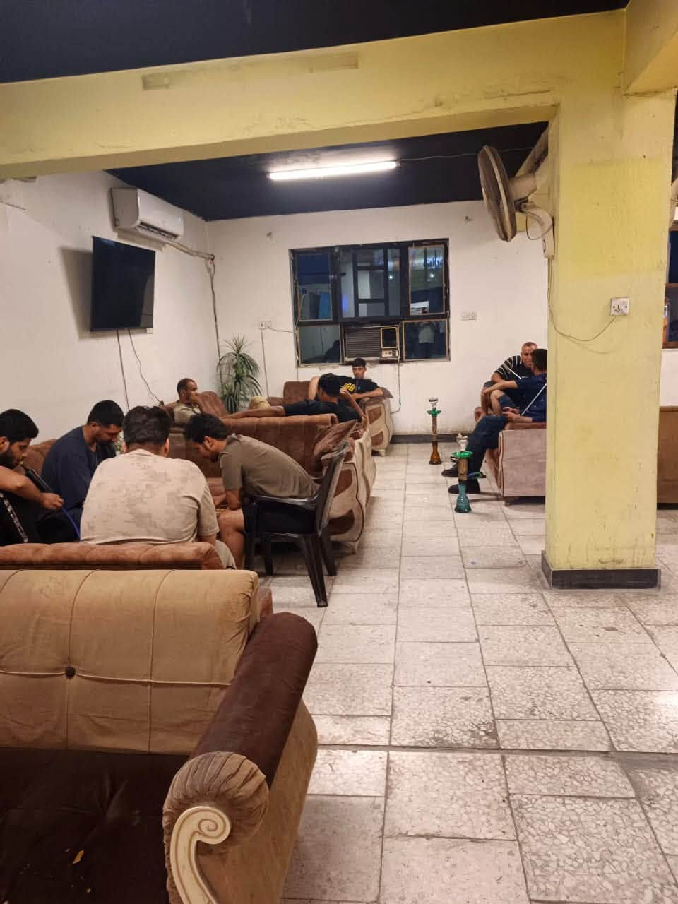 كوفي لبيع موجود اثنين سبالت اربعه بلازمات واحد براد تلاثة مبردات مكيف واحد 1️⃣ خمسينه نركيله ثمنه ميوزه استفسار على ارقام ***********
