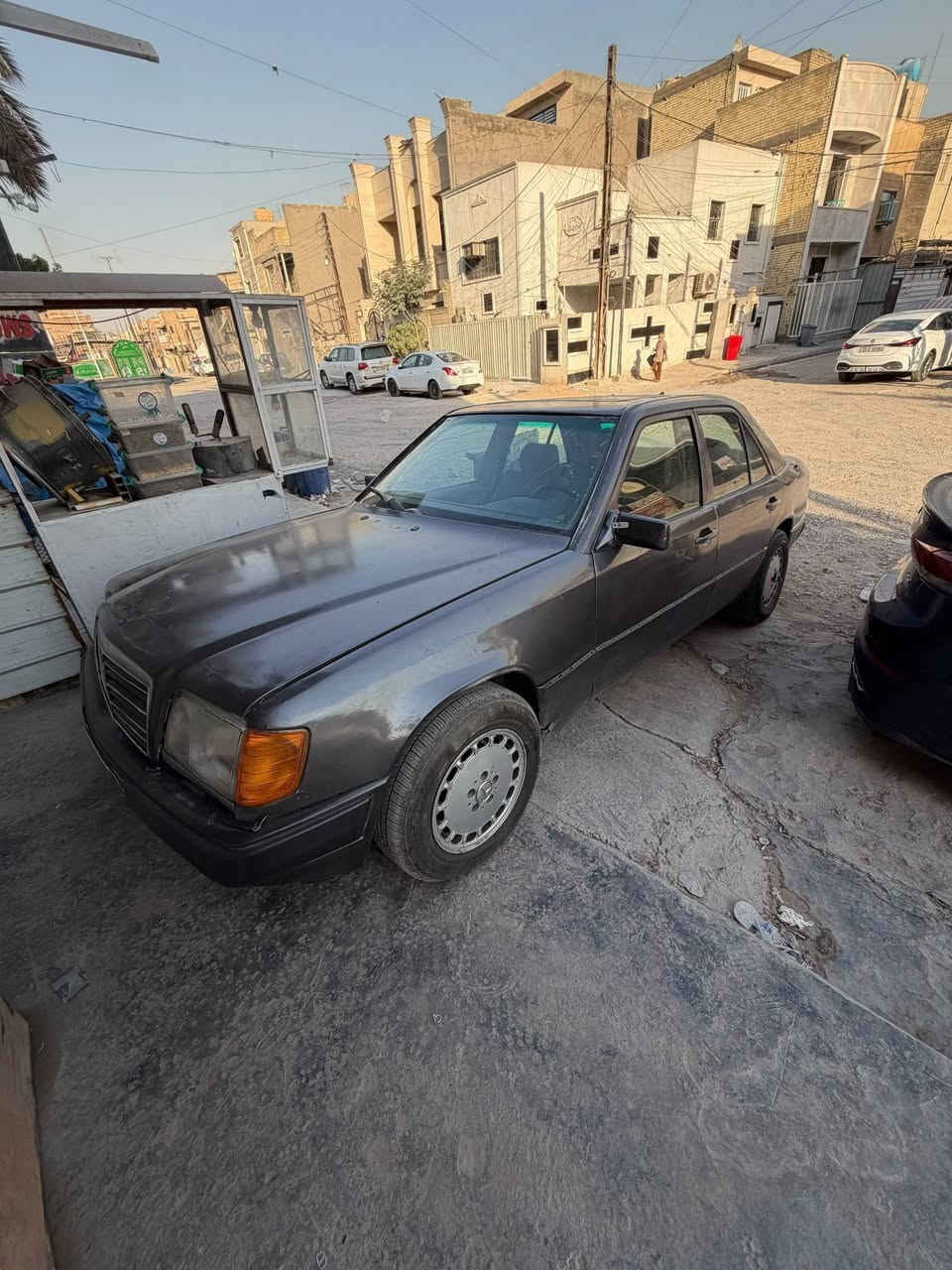 ب 28 قفل قفل متوازي
مارسدس 1987
كير ومكينه بطة 3000
 بيها منظومةغاز 60 لتر
صدر امامي خلفي 70بلمية 
شواصي مكفولة 
مصبوغة جديد اثر جراد 
بدون ضربة
غرفتها جديدة 
رقم بغداد تحويل مباشر 
السعر : 28 قفل قفل 
العنوان : بغداد 
الرقم : ***********
