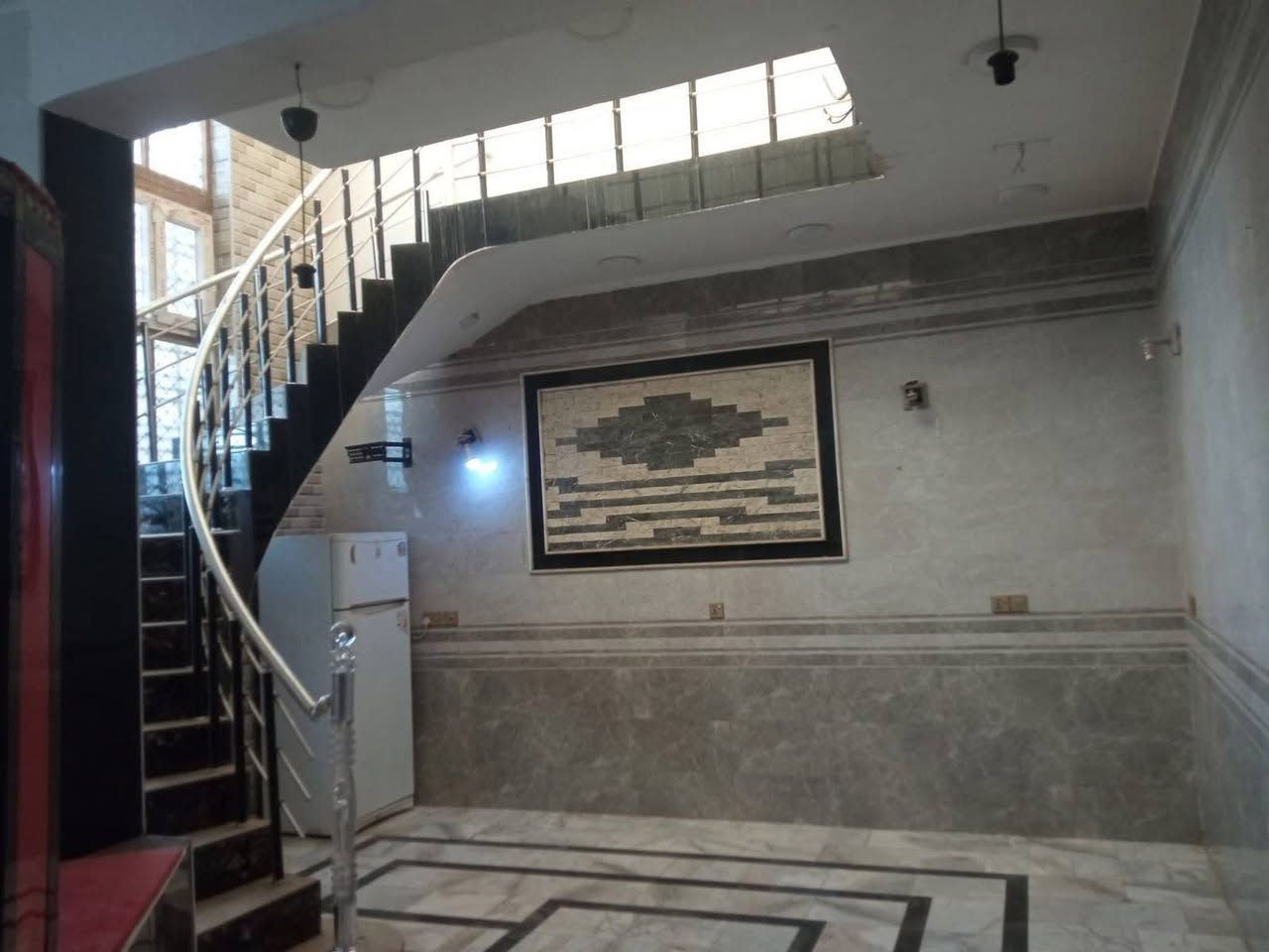 بيت طابو صرف طابقين ركن للبيع  بشارع التجاري بمساحه ١٠٠م عرض ٨م نزال ١٢م التفاصيل موجوده بالصور مكتب النائلي للعقار الشارع التجاري مقابيل مول سيد كريم دكنه ***********
