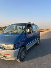 نيسان اورفان • ١٩٩٢ • ٨ راكب