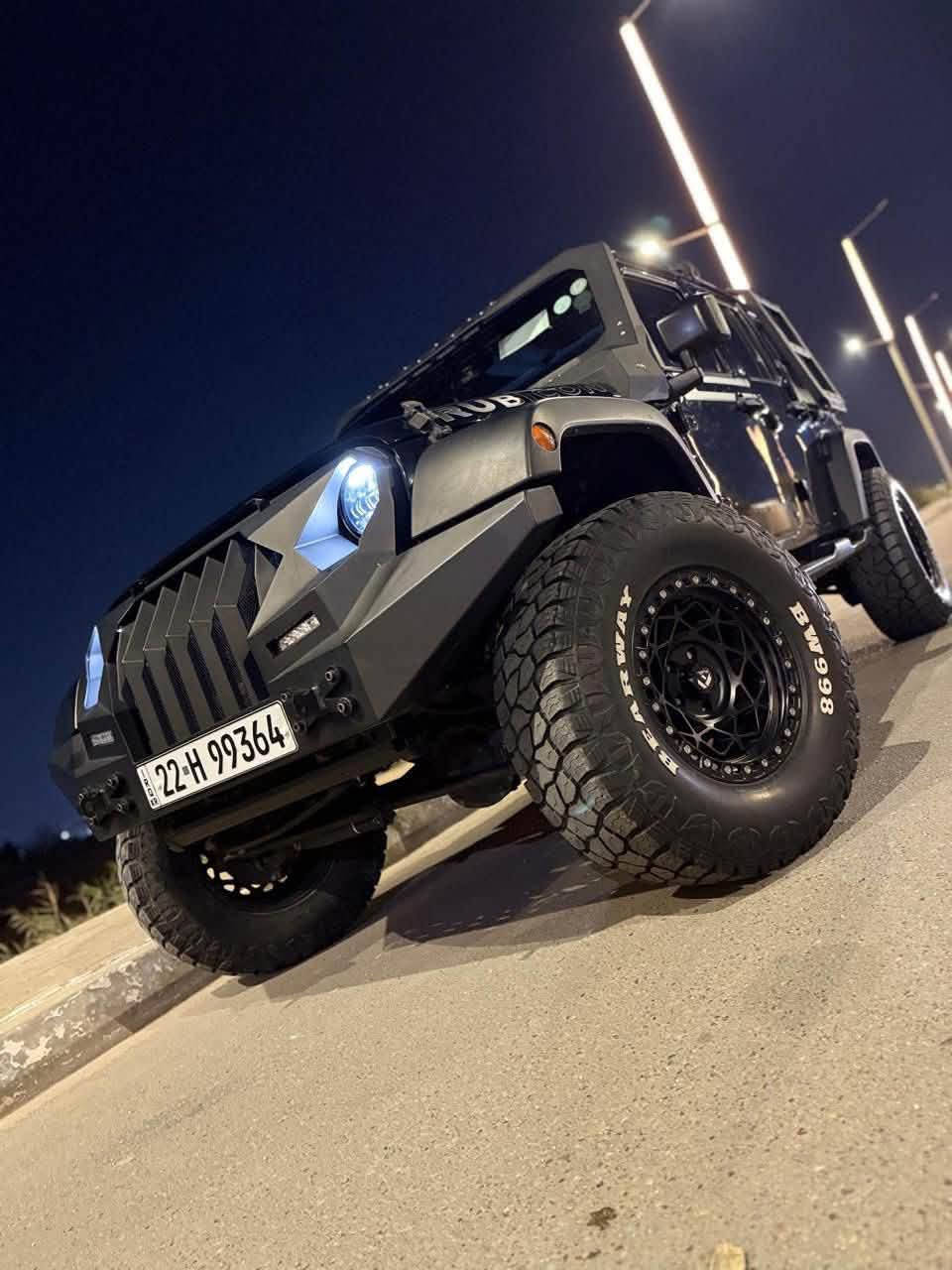 سلام عليكم 👋👋👋👋🏿
Jeep wrangler UNLIMITE SPORT ⛰️ 4x4 2017
• ⛽ بنزين كامل
V6• 
• 
🛠️ الإضافات والتعديلات (بقيمة تزيد عن 8,000$)
الترفيـع والتعليـق (Rough Country):
• ترفيعة تعليق 2.5 إنش + رفعة بدي 1.25 إنش.
• دبل ستيرن مزدوج + تراك بار متغير.
تايرات 37
الإضاءة والكهربائيات:
• لايتات أمامية وبروجكترات ”بروجكترات جبال.
• إنارة شباك ملون + ليد سبير خلفي + 
• لوحة تحكم بالإنارة (AUX) وايرلس + جهاز تشغيل أمريكي.
الإضافات الخارجية والداخلية:
• وينج (Winch) قوة 6 طن + شوتة خارجية (Snorkel).
• دوسات جانبية كهربائية م + سقف تخيم  
• إنارة داخلية مع مخارج تبريد مميزة + 
• كاميرا أمامية مدمجة مع المرآة الداخلية+ حساسات أمامية وخلفية.
معدات التخييم والرحلات:
• سيباية سقف مع إنارة + 
• ميز سفرات مدمج بالصندوق الخلفي.
• أبواب صيفية إضافية مع القواعد الخاصة بها.
• إضافات وأكسسوارات متفرقة أخرى

حادث 
بدون بدون ايرباك‼️‼️‼️
ملاحظة كل القطع.  اصلية  
مكان بغداد / مجمع ايادي العدل 
السعر 205$ بيها مجال بسيط واتساب متوفر👍  ***********
