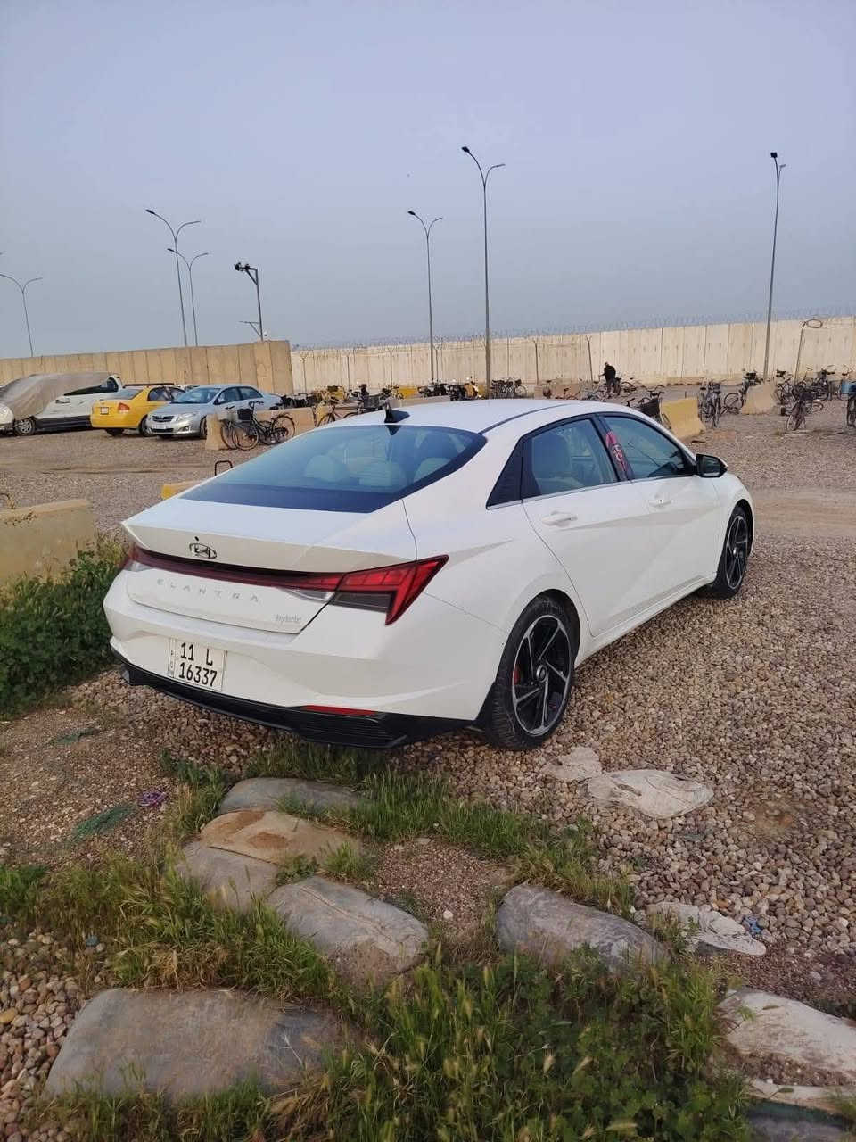 🚘 للبيع النترا 2022 هايبرد🚘
🔹 اللون: أبيض
🔹 المحرك: 1600 هايبرد
🔹 وارد امريكي
✨ فول مواصفات 
ماشه 90 ميل
باسمي شخصيا تحويل مباشر
✔️ فتحة سقف 2 طكه
✔️ بصمة 
✔️ حساسات أمامية وخلفية
✔️ نظام ترحيب
✔️ 
✔️ شاشة أصلية تدعم Apple CarPlay و Android Auto
✔️ 3 وضعيات قيادة (Eco / Normal / Sport)
✔️ نظام ABS
✔️ تبريد ثلاجة 
وبيهه هواي مواصفات سيارة فول للاخير 
📌 الدهن كله أصلي
💰السعر المطلوب 128وبيهه مجال 
📍 المكان بغداد مدينة الصدر
***********

نص مكتوب في الصور:
- ١٤ أيار، ٢٠٢٤ 1:15 ص ٢:٠٨