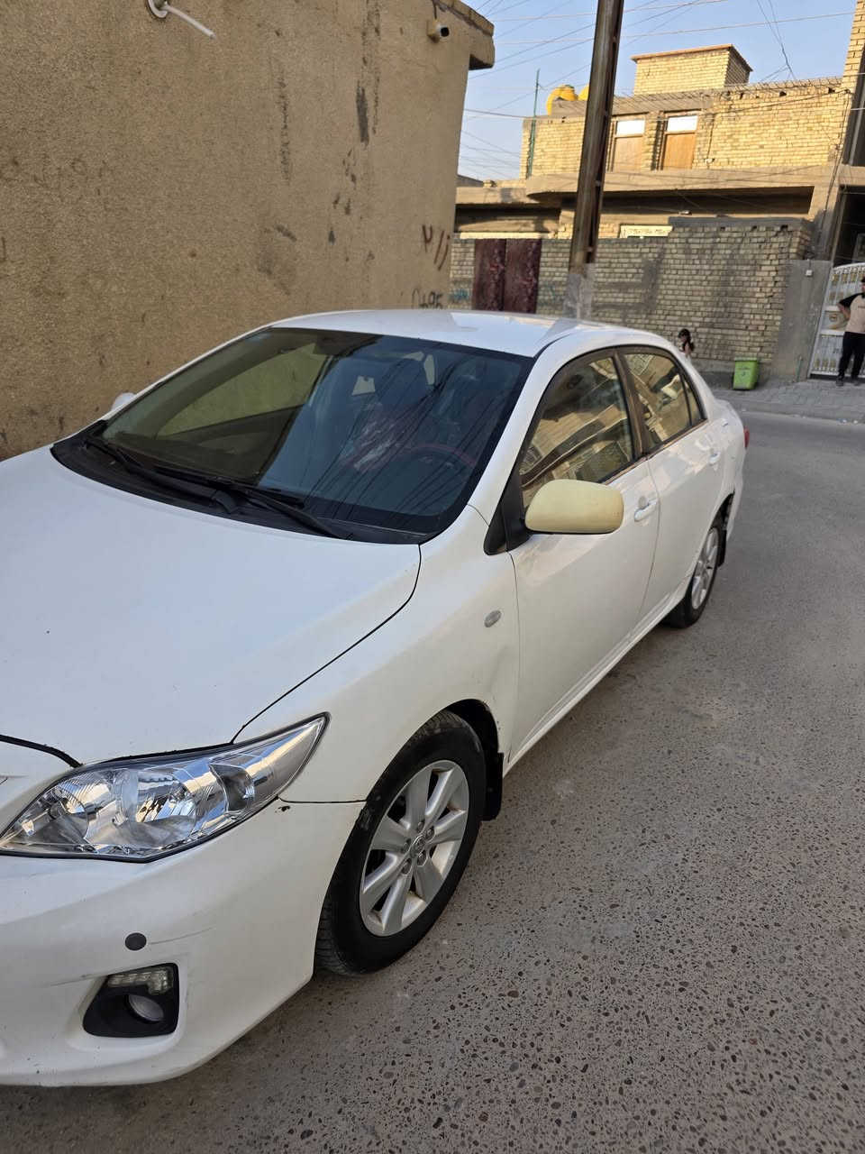 كورلا خليجي الشركة العامة موديل ٢٠١١ 
رقم بغداد بأسمي سياره مصبوغه حزام والمكينه تنقص دهن قليل .
كير وتبريد وصدر بوضعية جيدة  السعر ١٠٢ $ وبيها مجال بسيط .
للاستفسار الاتصال ***********_*********** 
مكان السيارة بغداد جسر ديالى
