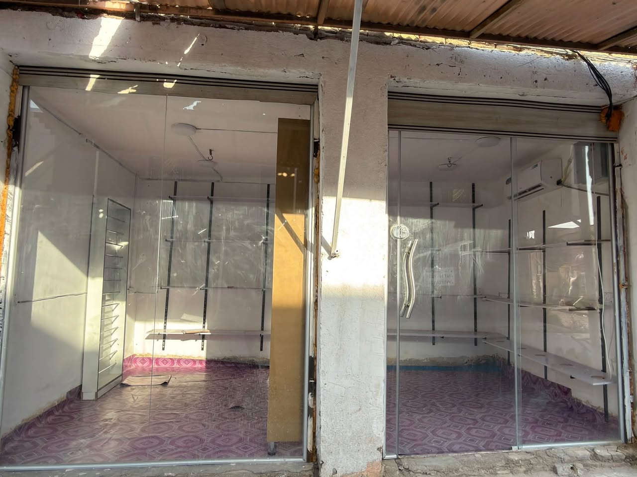 جام خانه • مستخدم قليل • مكتب تجاري