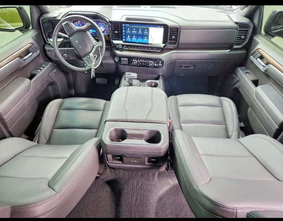 سلام عليكم 2025 CHEVROLET SILVERADO
للبيع على طريق فول فول ٨ سلندر 4x4
للسعر اتصل على رقم ***********

نص مكتوب في الصور:
- 56744550