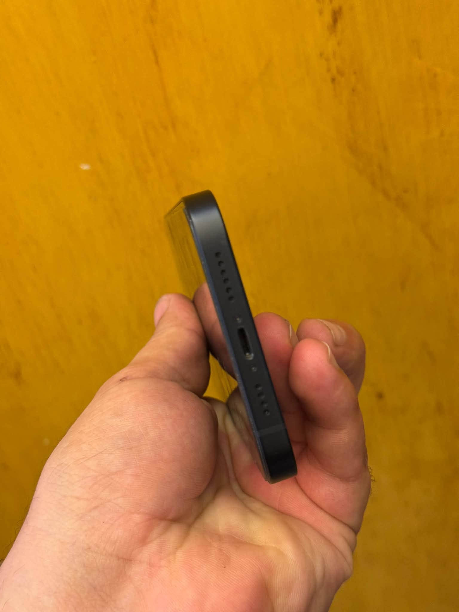 iPhone 14 Plus 🫐
بطارية 86 🔋
جهاز مكفول
نظافة 100‎%‎
ذاكرة 128 
لون نيلي 🫐
جهاز نظيف وشرط الفحص وين ما يعجبك
جهاز 14 بلاص بحجم 16 برو ماكس
💰 السعر: 625 وبي مجال بسيط
📍 المكان: بغداد جديدة 

📞 :***********

🔥 جهاز عملي، شاشة كبيرة، وشكل بعده فخم جداً

نص مكتوب في الصور:
- 4:02 69 حالة البطارية والشحن كما هو الحال مع البطاريات القابلة لإعادة الشحن، بطارية الهاتف قابلة للاستهلاك وتصبح أقل فاعلية مع الوقت، معرفة المزيد... الحد الأقصى للقدرة هذا قياس لقدرة البطارية مقارنة بقدرتها عندما كانت جديدة. قد تتسبب القدرة المنخفضة بتقليل ساعات الاستخدام بين عملية الشحن والأخرى. 86% أقصى قدرة للأداء ستساعد الأنظمة المضمنة في النظام والمكونات في تخفيف آثار الأداء التي قد تلاحظها أثناء التقدم الكيميائي في عمر بطارية iPhone. شحن البطارية المحسن للحد من استنزاف عمر البطارية، يتعلم الـ iPhone من عادات الشحن اليومية، بحيث ينتظر ولا يتجاوز 80% حتى يحين موعد حاجتك إلى استخدامه.