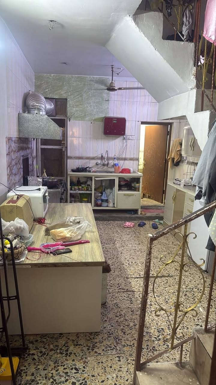 بيت شارع فلسطين 
حي الادريسي بالقرب من نادي الشباب الرياضي شارع المضمد ابو حيدر واجهة 4 نزال 14 اي استفسار ***********
