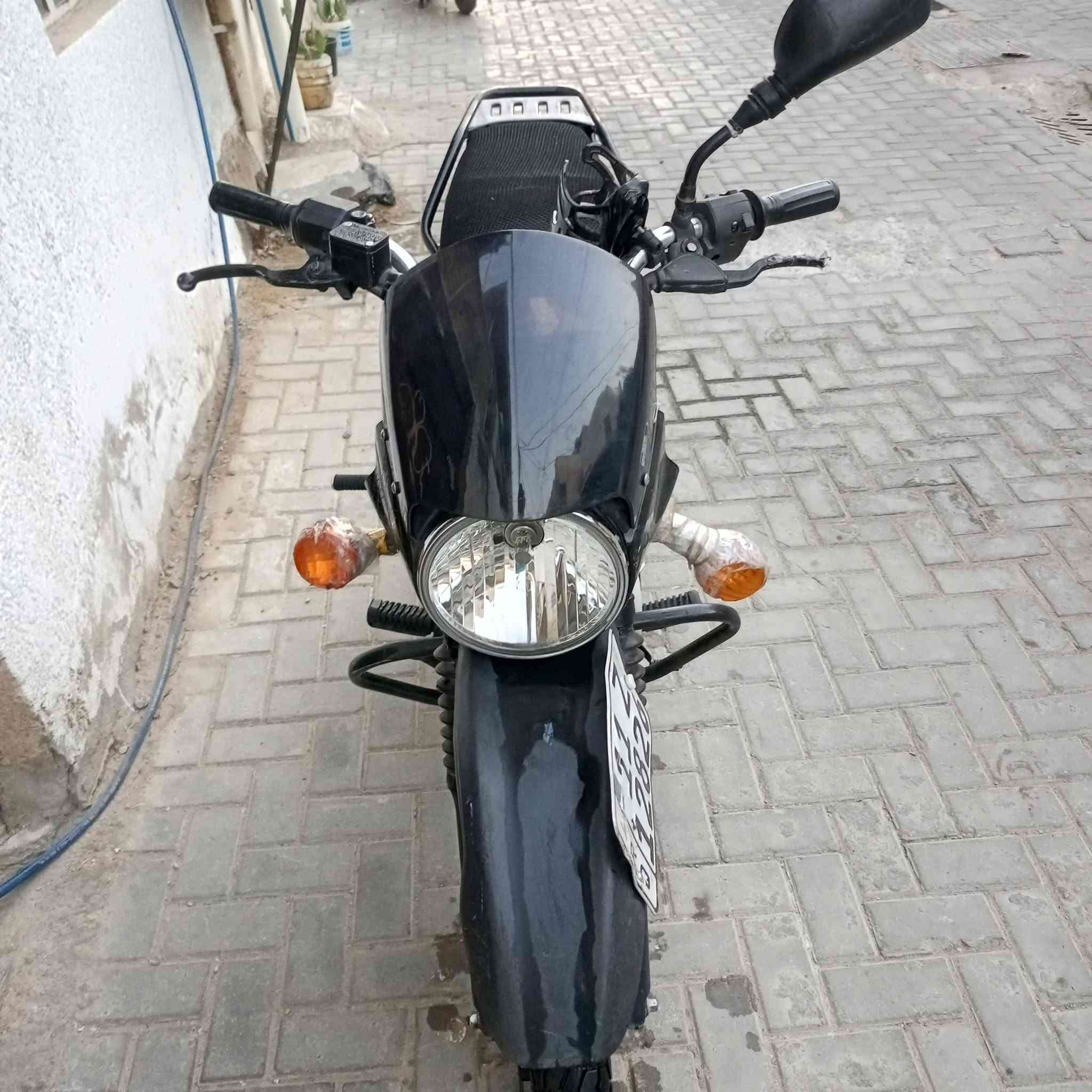 السلام عليكم دراجه بوكسر موديل 2023 رقم وسنويه ب اسمي تحويل ثاني يوم رقم نكليزي
نواقص قليله ستان صفح سبرنكه اشاير يعني نواقص بصيطه بيهه 
السعر مليونين 400 مكاني الحريه دور شاكر العاني 
رقمي *********** ,بي واتساب
