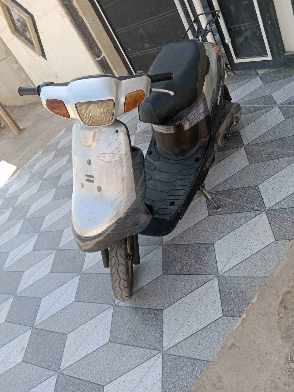 سلام وعليكم ماطور✅ بوتين تحريكه معدل🚀 زينه شغال وجاهز كهربائيات كلها شغاله سلف شغال🛵 المحرك معمر بستن فقط مكاني موصل الأيسر✅ ***********✅ وتساب كورك📱📱
***********✅✅
